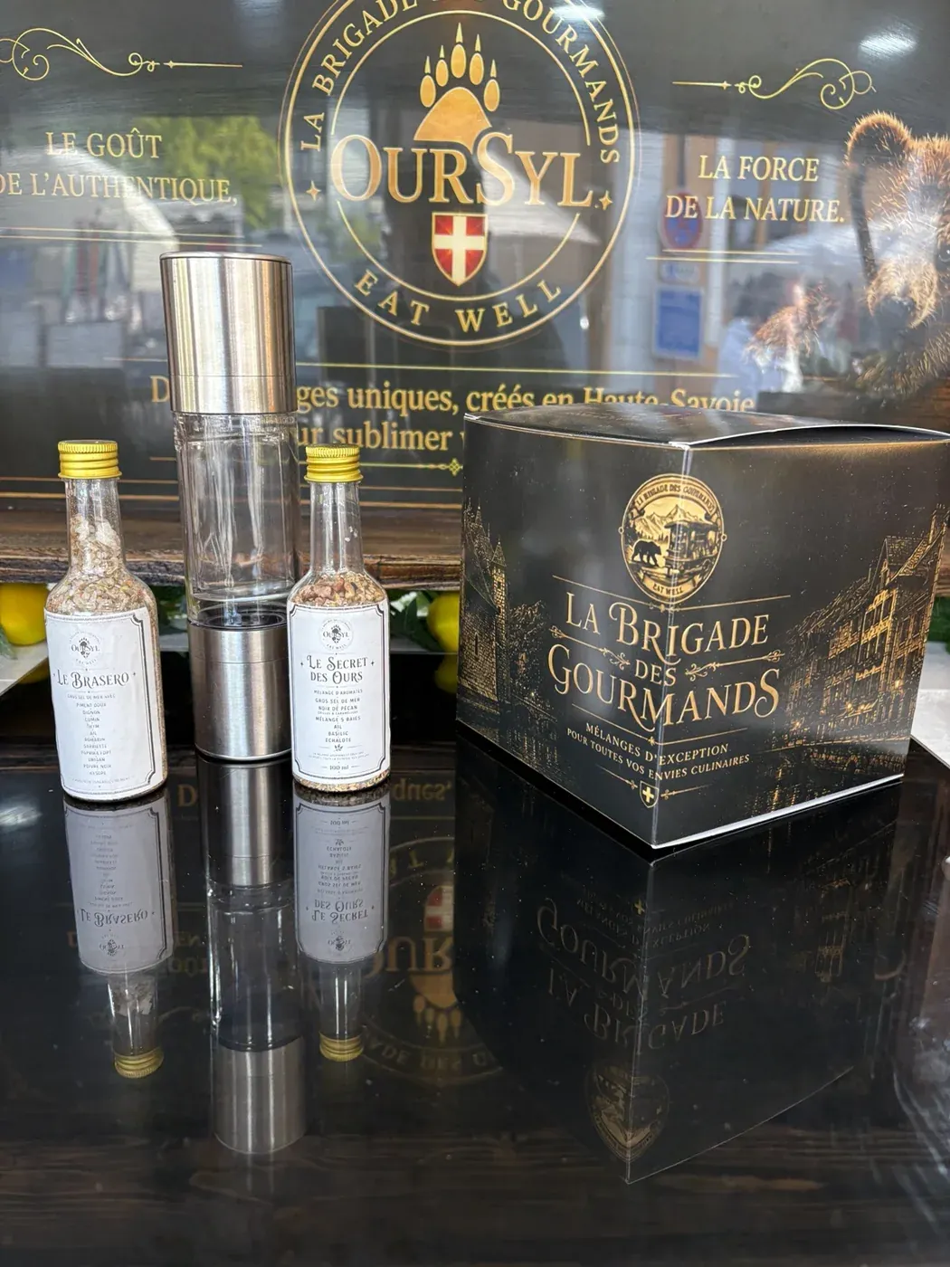 Le duo qui passe à table