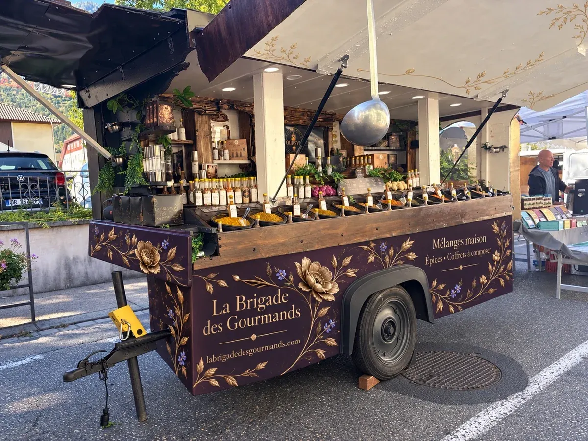 La roulotte de La Brigade des Gourmands au marché